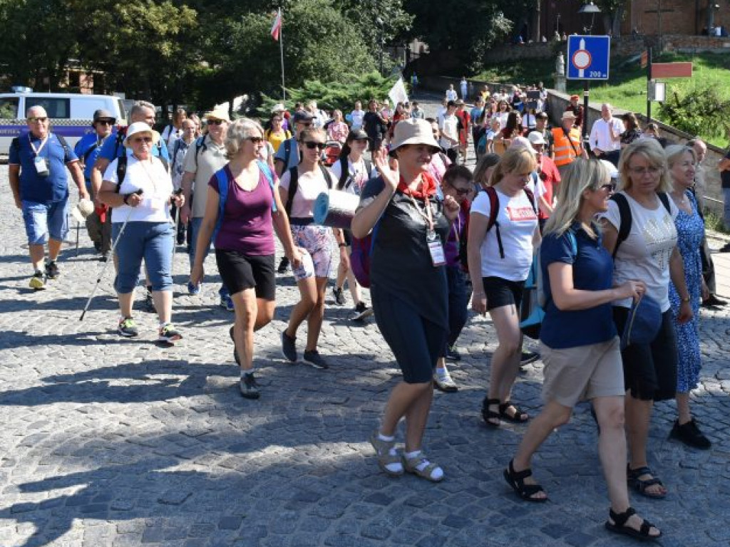 Wyruszyła XXXIX Piesza Pielgrzymka Diecezji Sandomierskiej na Jasną Górę [zdjęcia]