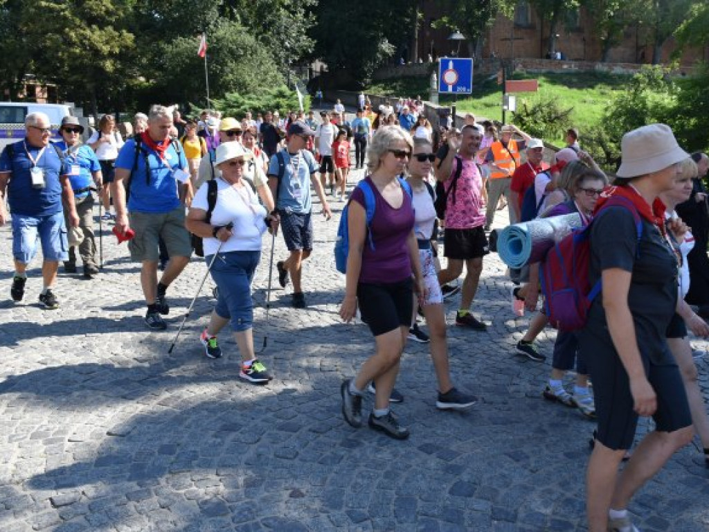 Wyruszyła XXXIX Piesza Pielgrzymka Diecezji Sandomierskiej na Jasną Górę [zdjęcia]