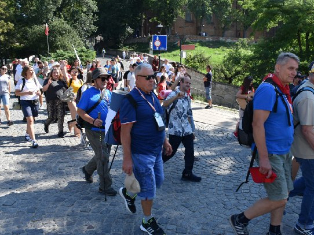 Wyruszyła XXXIX Piesza Pielgrzymka Diecezji Sandomierskiej na Jasną Górę [zdjęcia]