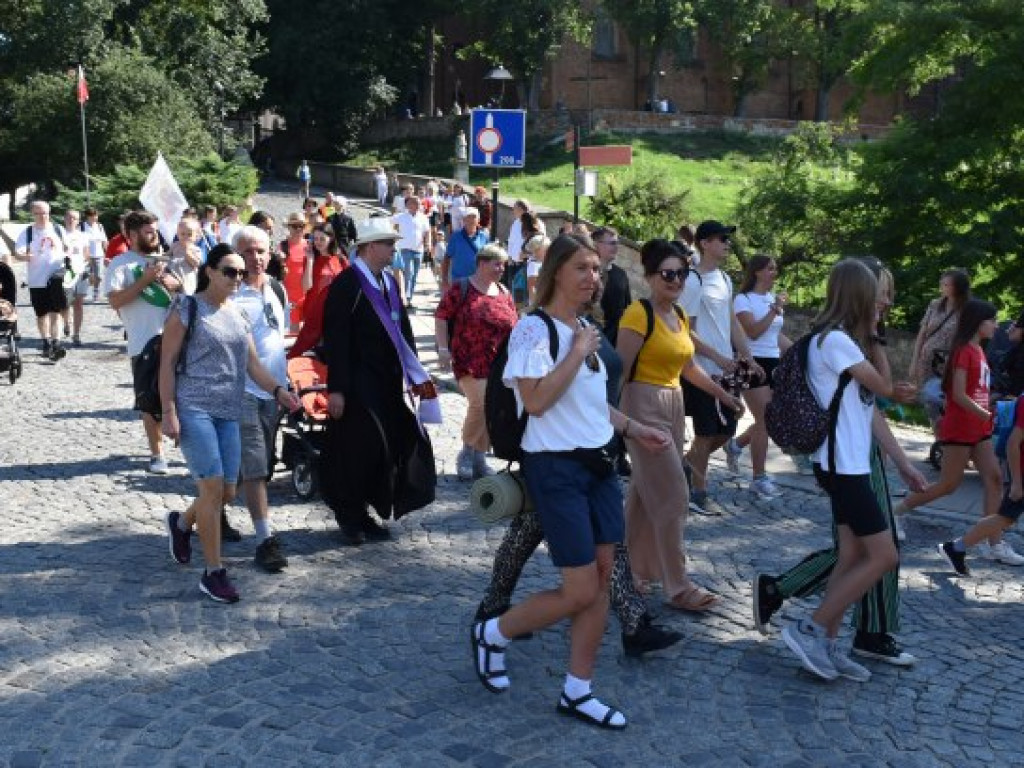 Wyruszyła XXXIX Piesza Pielgrzymka Diecezji Sandomierskiej na Jasną Górę [zdjęcia]