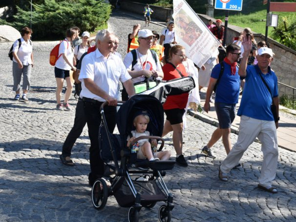 Wyruszyła XXXIX Piesza Pielgrzymka Diecezji Sandomierskiej na Jasną Górę [zdjęcia]