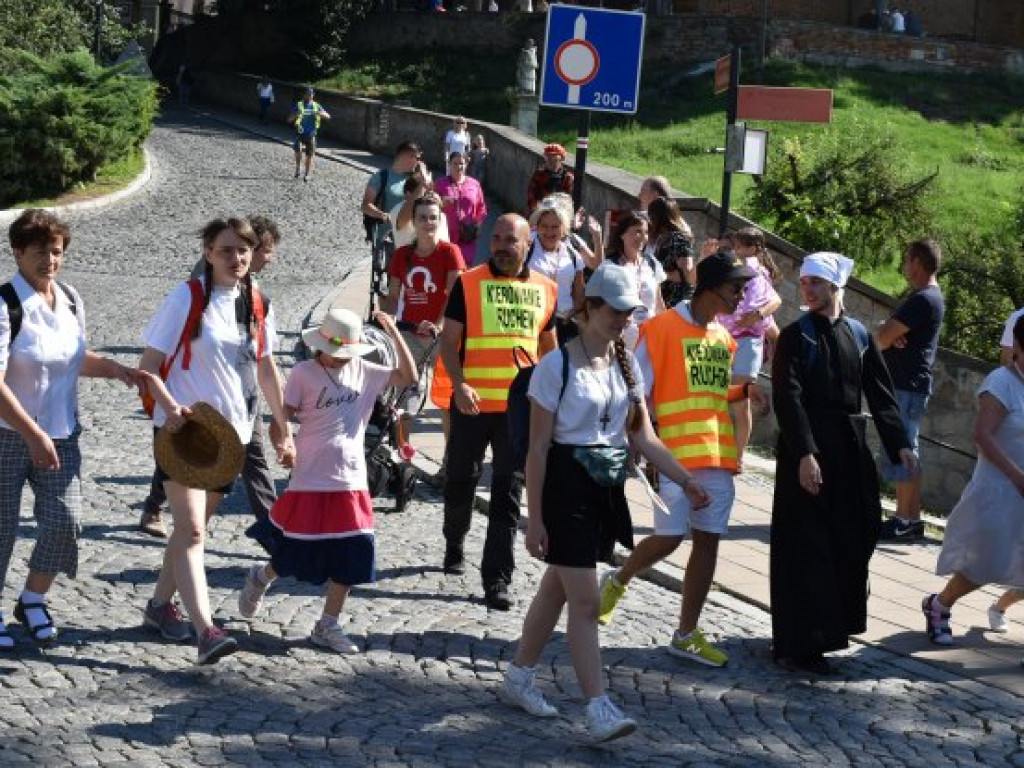 Wyruszyła XXXIX Piesza Pielgrzymka Diecezji Sandomierskiej na Jasną Górę [zdjęcia]