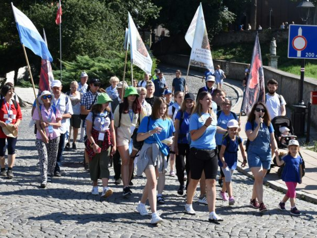 Wyruszyła XXXIX Piesza Pielgrzymka Diecezji Sandomierskiej na Jasną Górę [zdjęcia]