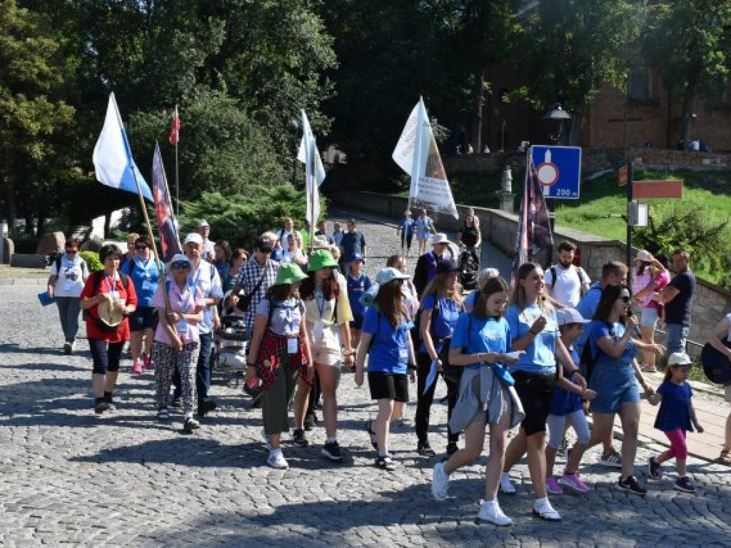 Wyruszyła XXXIX Piesza Pielgrzymka Diecezji Sandomierskiej na Jasną Górę [zdjęcia]