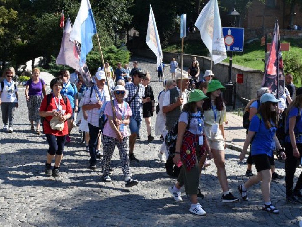 Wyruszyła XXXIX Piesza Pielgrzymka Diecezji Sandomierskiej na Jasną Górę [zdjęcia]