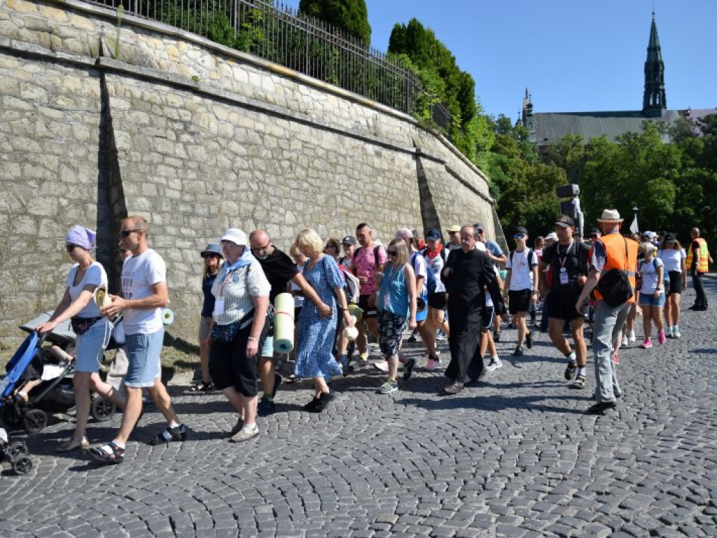 Wyruszyła XXXIX Piesza Pielgrzymka Diecezji Sandomierskiej na Jasną Górę [zdjęcia]