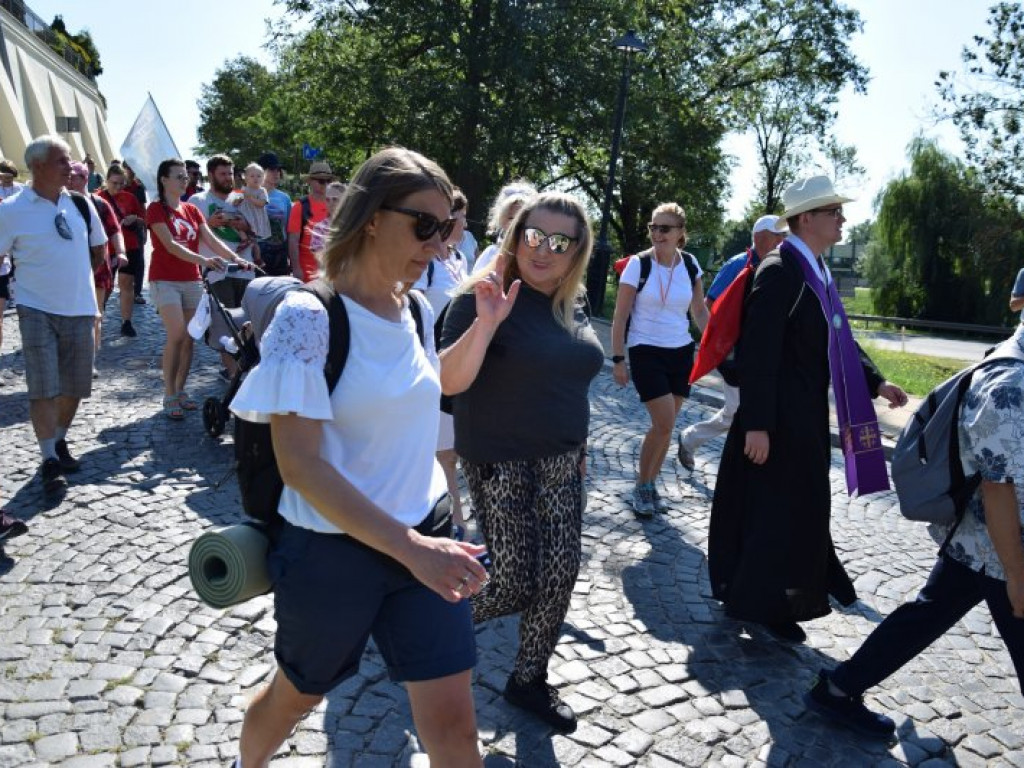Wyruszyła XXXIX Piesza Pielgrzymka Diecezji Sandomierskiej na Jasną Górę [zdjęcia]