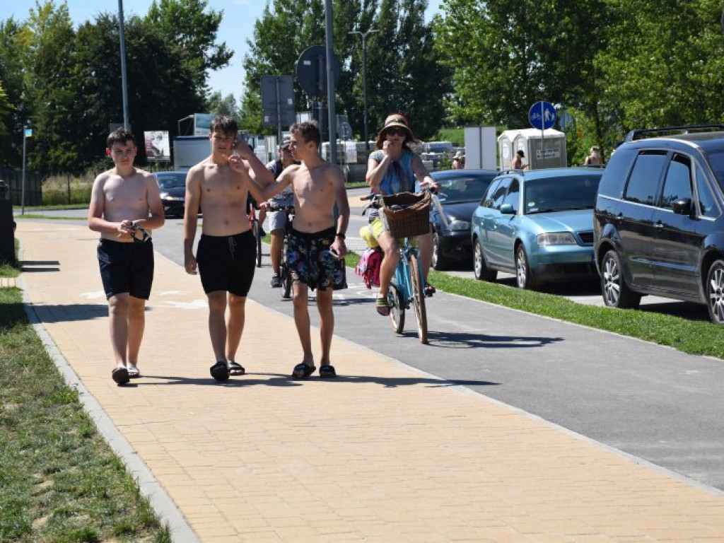 Tłumy ludzi w upalny czwartek nad Jeziorem Tarnobrzeskim [zdjęcia]