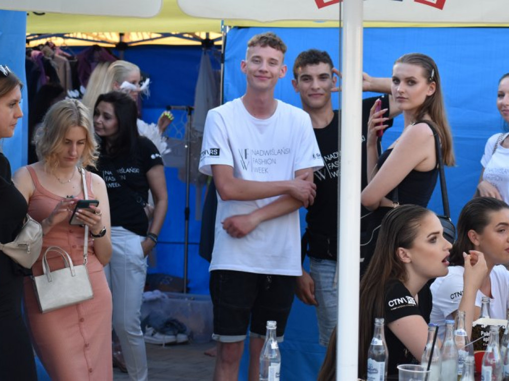 Wielki pokaz mody na Jeziorze Tarnobrzeskim - kulisy [zdjęcia]