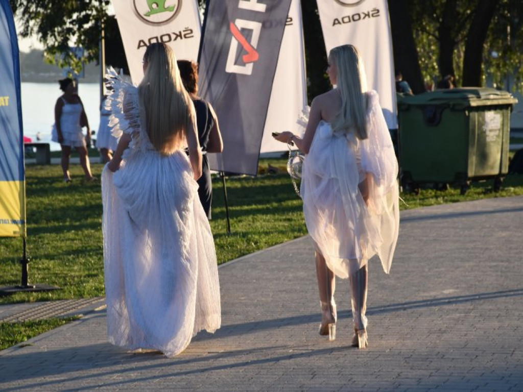 Wielki pokaz mody na Jeziorze Tarnobrzeskim - kulisy [zdjęcia]