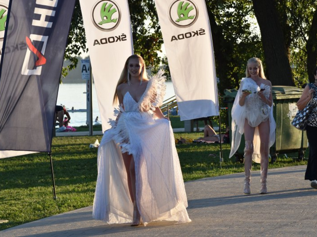Wielki pokaz mody na Jeziorze Tarnobrzeskim - kulisy [zdjęcia]