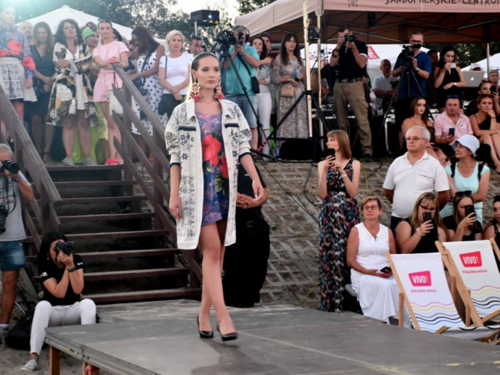 Nadwiślański Fashion Week - wielki pokaz mody na Jeziorze Tarnobrzeskim cz.1 [zdjęcia]