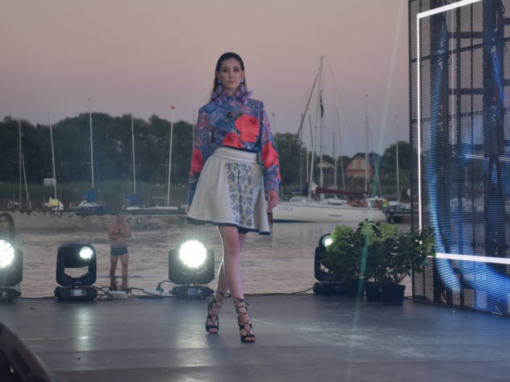 Nadwiślański Fashion Week - wielki pokaz mody na Jeziorze Tarnobrzeskim cz.1 [zdjęcia]