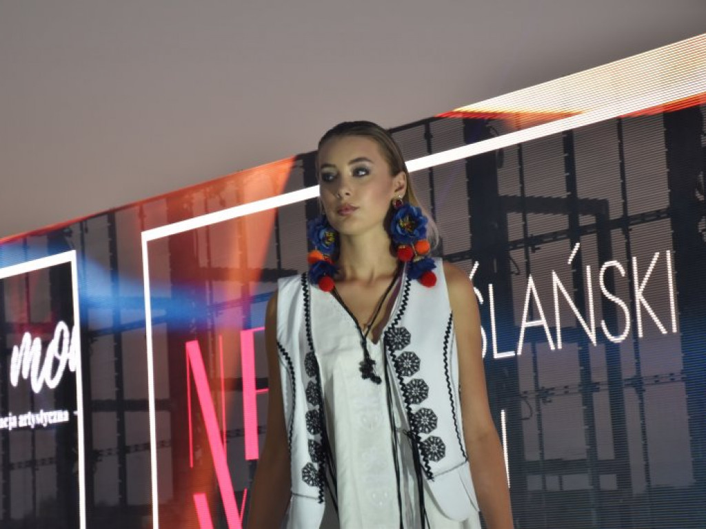 Nadwiślański Fashion Week - wielki pokaz mody na Jeziorze Tarnobrzeskim cz.1 [zdjęcia]
