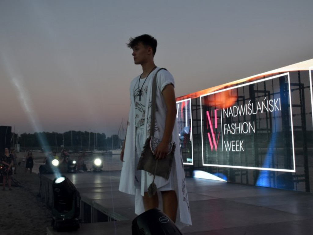 Nadwiślański Fashion Week - wielki pokaz mody na Jeziorze Tarnobrzeskim cz.1 [zdjęcia]
