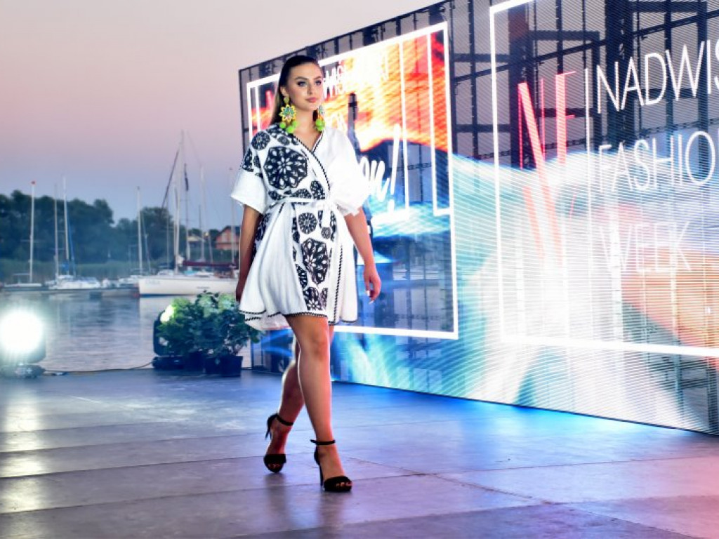Nadwiślański Fashion Week - wielki pokaz mody na Jeziorze Tarnobrzeskim cz.1 [zdjęcia]