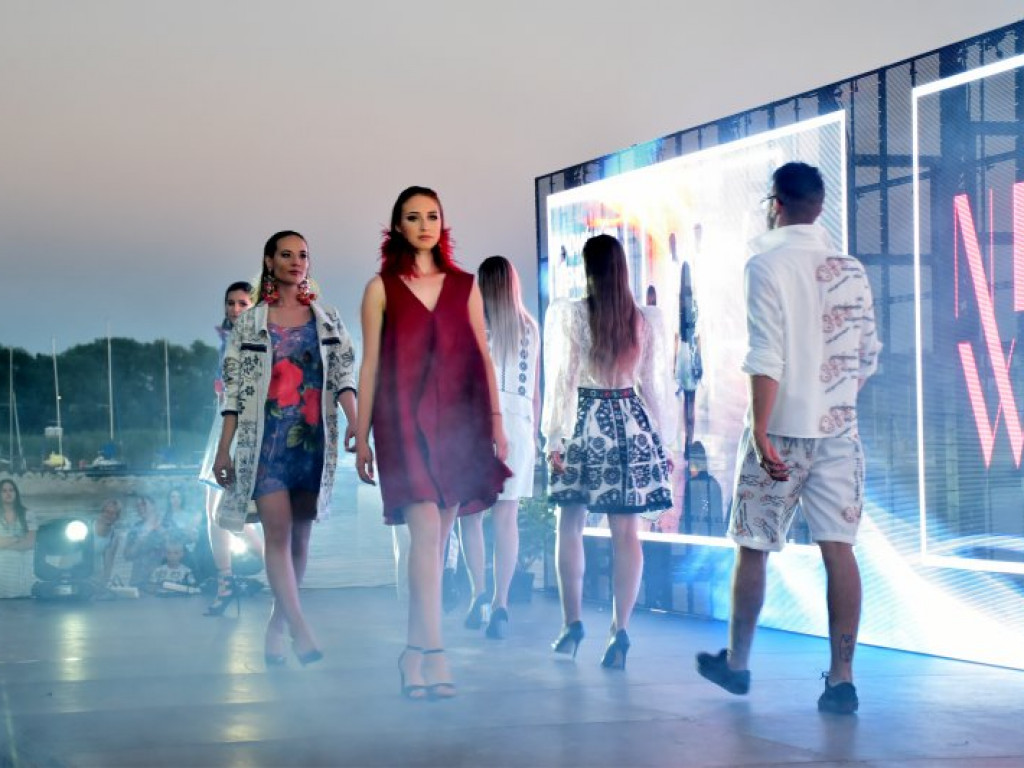 Nadwiślański Fashion Week - wielki pokaz mody na Jeziorze Tarnobrzeskim cz.1 [zdjęcia]