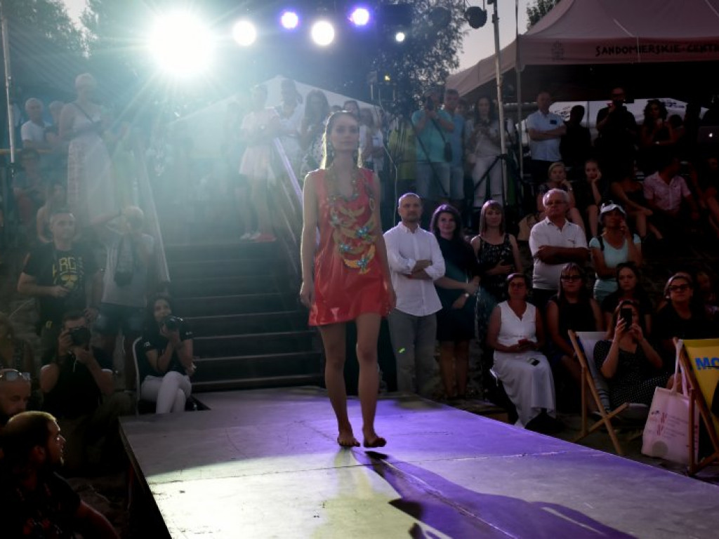 Nadwiślański Fashion Week - wielki pokaz mody na Jeziorze Tarnobrzeskim cz.1 [zdjęcia]
