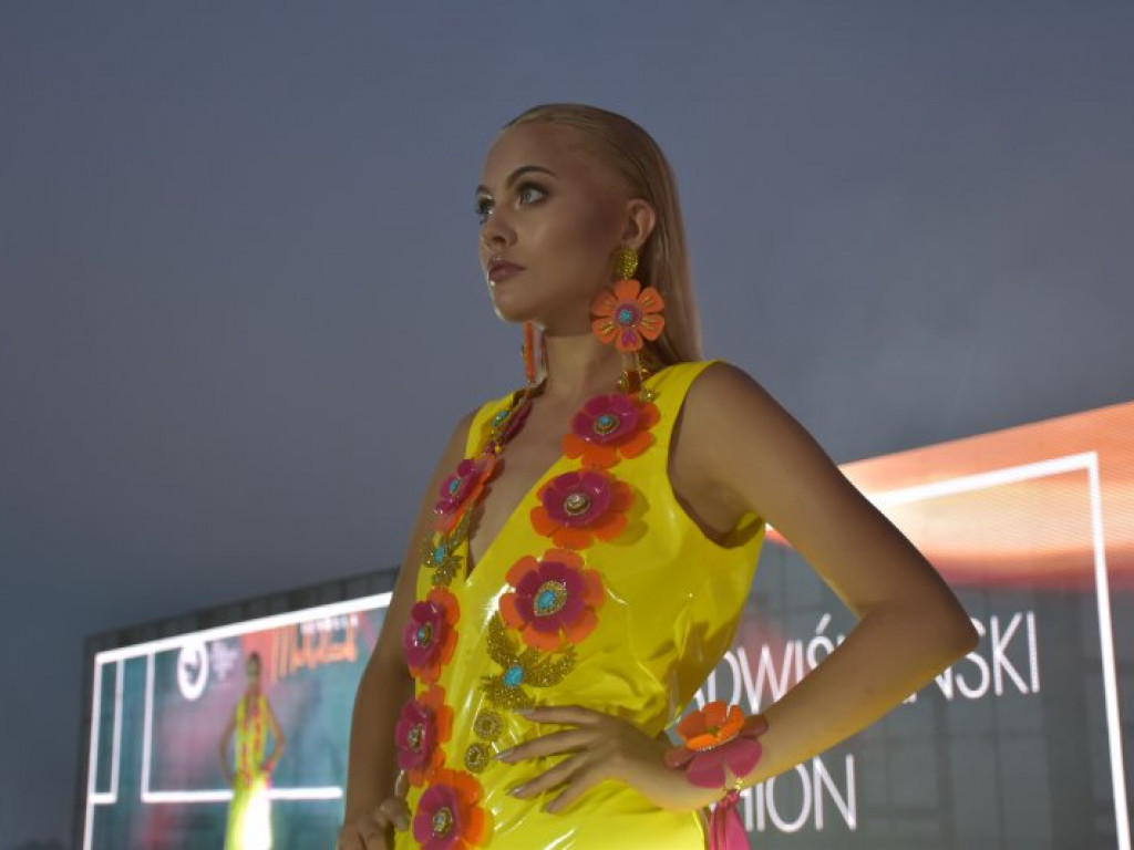 Nadwiślański Fashion Week - wielki pokaz mody na Jeziorze Tarnobrzeskim cz.1 [zdjęcia]