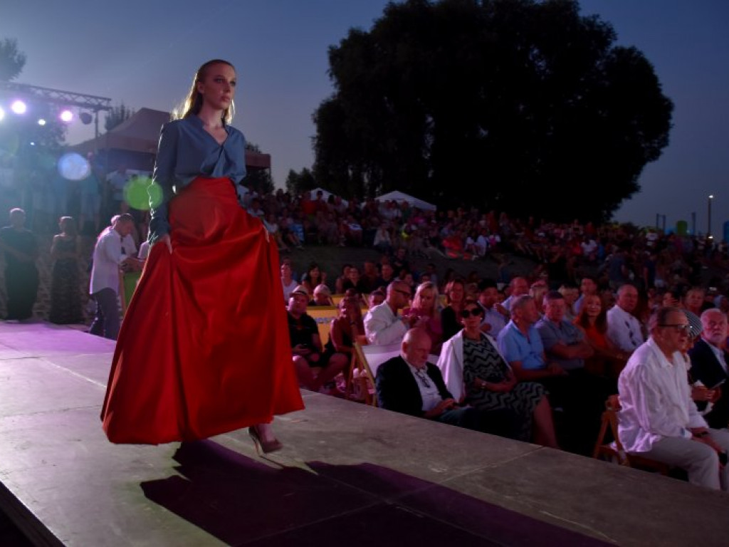 Nadwiślański Fashion Week - wielki pokaz mody na Jeziorze Tarnobrzeskim cz.1 [zdjęcia]