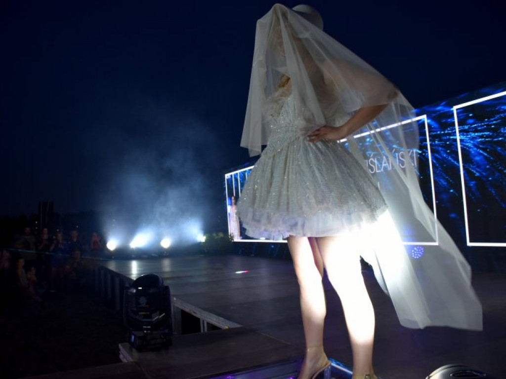 Nadwiślański Fashion Week - wielki pokaz mody na Jeziorze Tarnobrzeskim cz.1 [zdjęcia]
