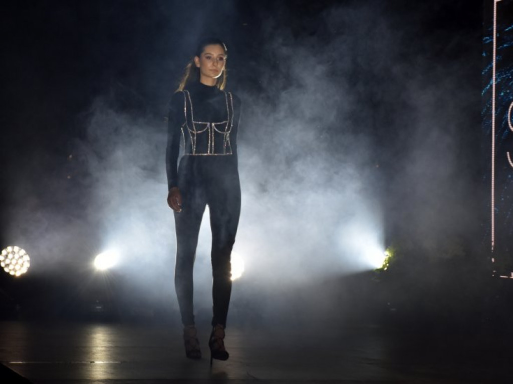 Nadwiślański Fashion Week - wielki pokaz mody na Jeziorze Tarnobrzeskim cz.1 [zdjęcia]