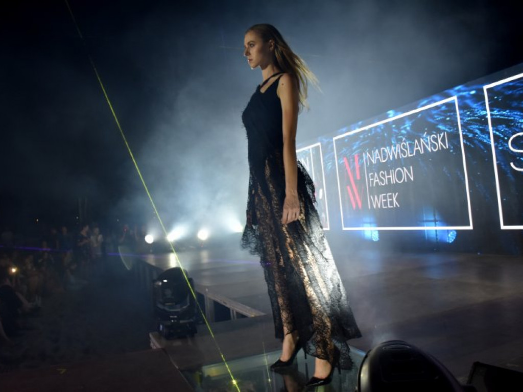 Nadwiślański Fashion Week - wielki pokaz mody na Jeziorze Tarnobrzeskim cz.1 [zdjęcia]