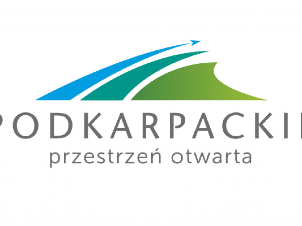 Modelki na tle sandomierskiego ratusza. Pokaz na zakończenie nadwiślańskich dni z modą [zdjęcia]