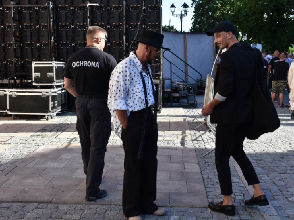 Modelki na tle sandomierskiego ratusza. Pokaz na zakończenie nadwiślańskich dni z modą [zdjęcia]