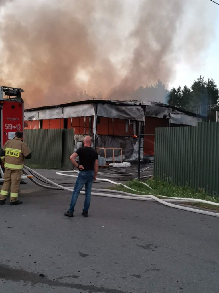 Pożar w Rudniku nad Sanem, na miejscu pracowało 15 zastępów straży pożarnej [zdjęcia]