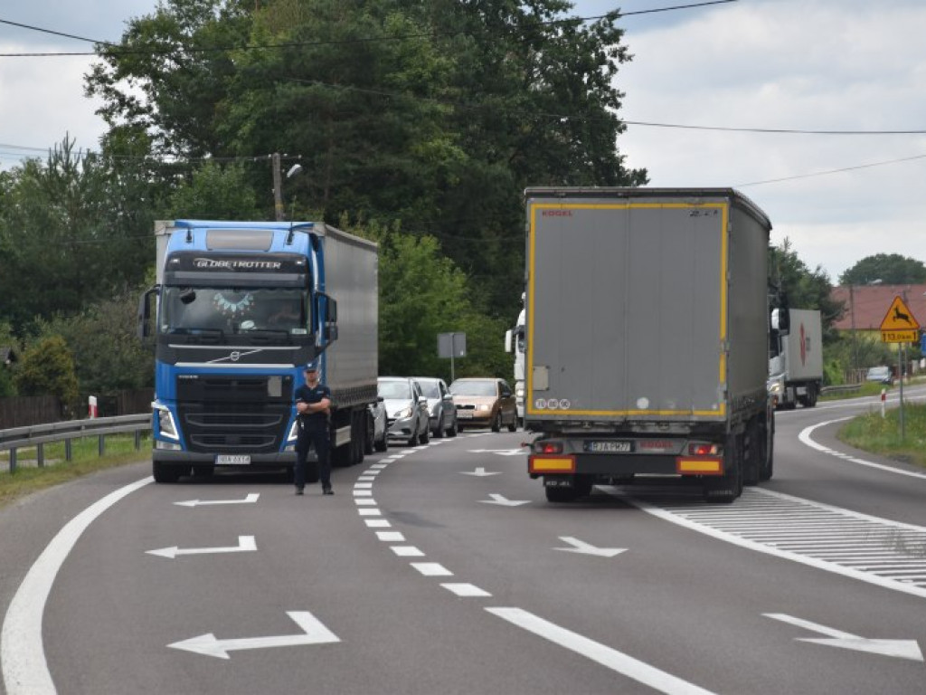 Zderzenie dwóch aut na DK9 w Jadachach [zdjęcia]