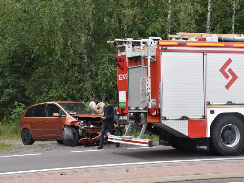 Zderzenie dwóch aut na DK9 w Jadachach [zdjęcia]