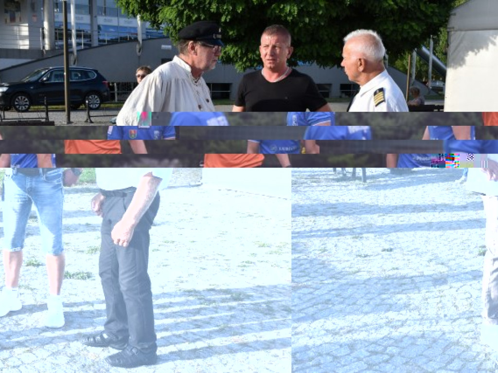 Wisła i drewniane łodzie na fotografiach Andrzeja Łady. Wystawa na sandomierskim bulwarze [zdjęcia]