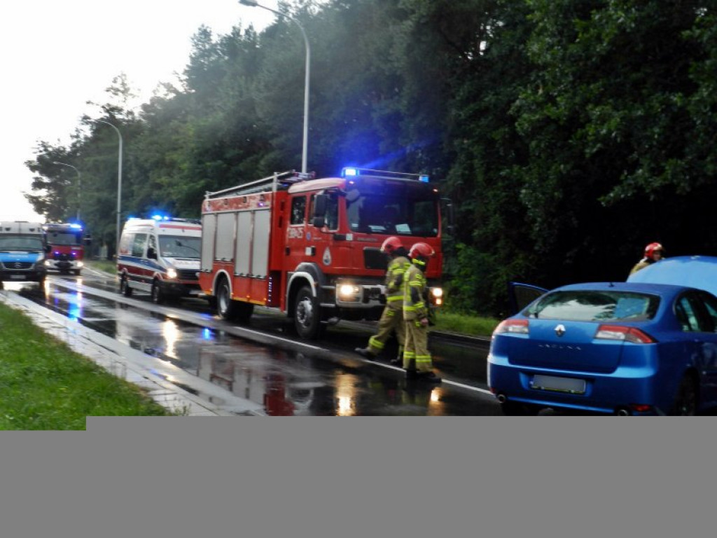 Czołowe zderzenie na Warszawskiej w Tarnobrzegu. Droga była zablokowana