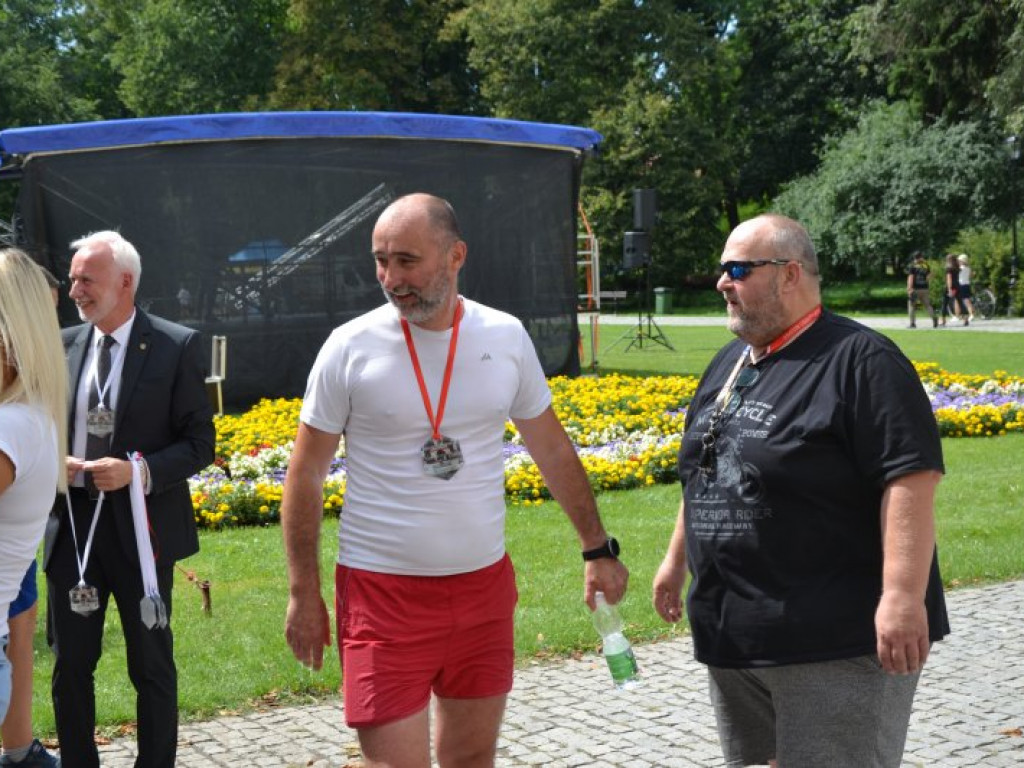Pobiegli w Parku Dzikowskim, by uczcić patriotyczną rocznicę [zdjęcia]
