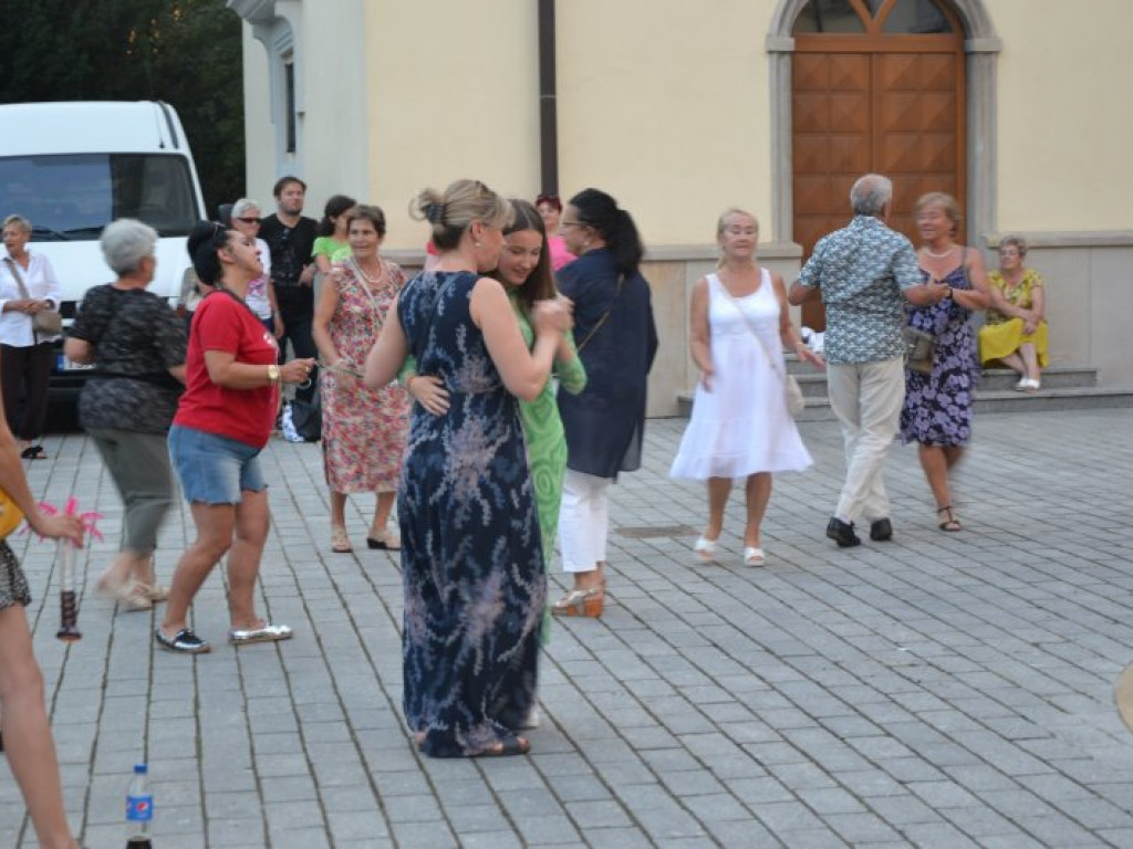 Dożynkowy festyn przed Zamkiem Tarnowskich w Tarnobrzegu [zdjęcia]