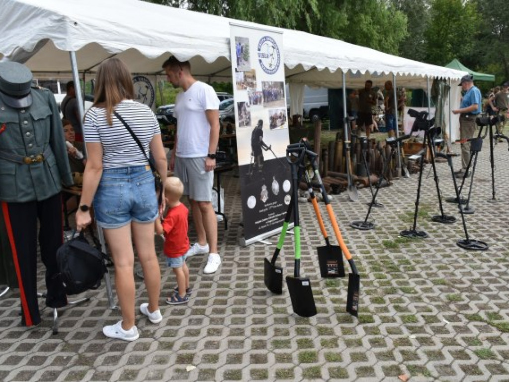 W Koprzywnicy kilkadziesiąt osób ... poszukiwało skarbów [zdjęcia]