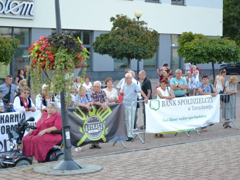 Tarnobrzeżanie bawili się na placu Bartosza Głowackiego [zdjęcia]