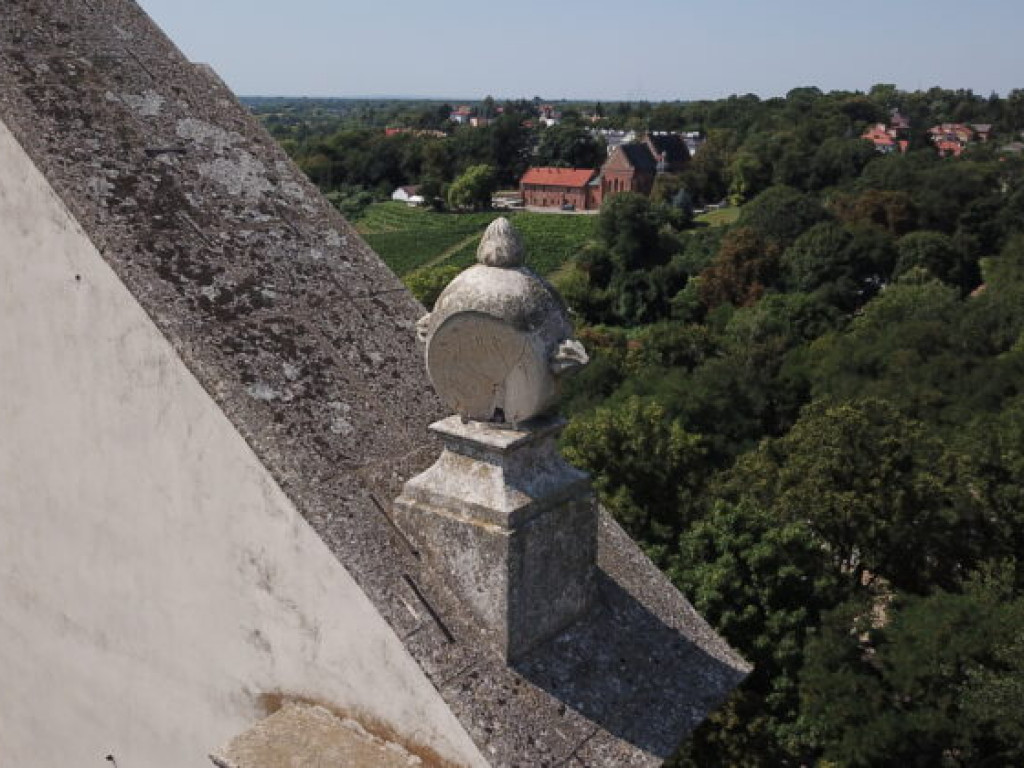 Sandomierska katedra ucierpiała podczas niedawnej ulewy. W budynek uderzył piorun [zdjęcia]