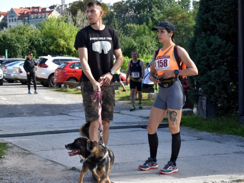 Zawodnicy z całego kraju na II Festiwalu Biegowym Sandomierskim Szlakiem Winiarskim [zdjęcia]
