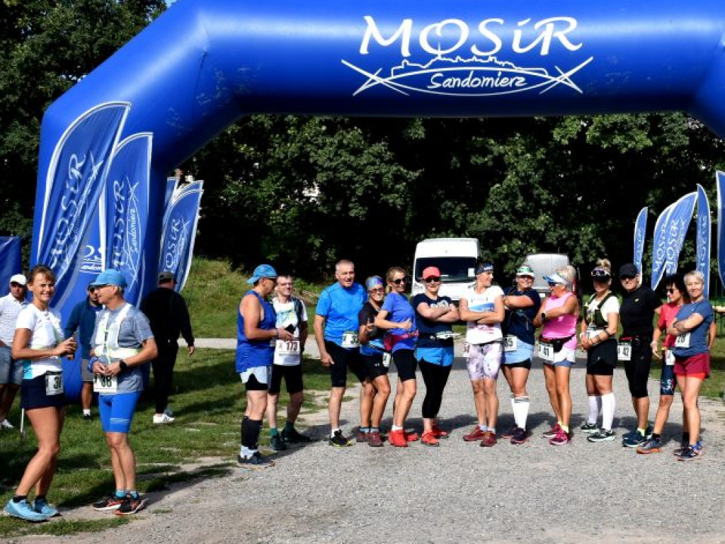 Zawodnicy z całego kraju na II Festiwalu Biegowym Sandomierskim Szlakiem Winiarskim [zdjęcia]