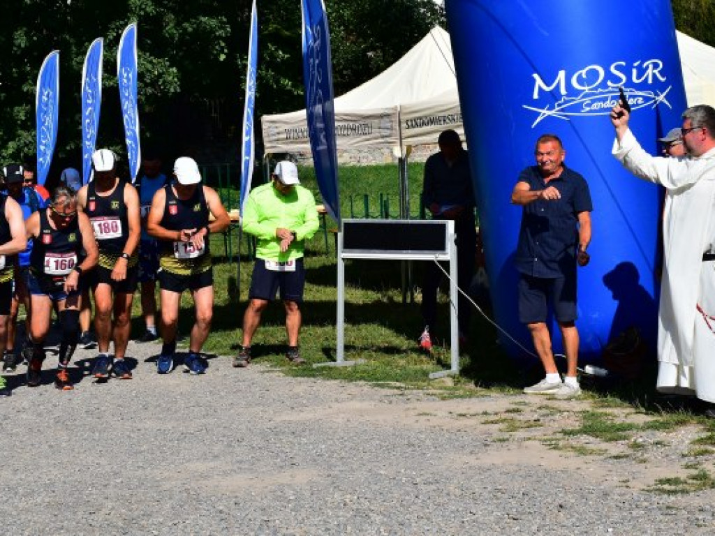 Zawodnicy z całego kraju na II Festiwalu Biegowym Sandomierskim Szlakiem Winiarskim [zdjęcia]
