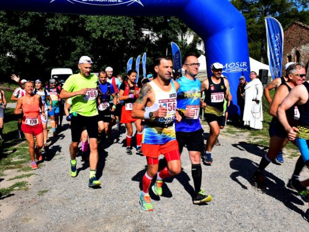 Zawodnicy z całego kraju na II Festiwalu Biegowym Sandomierskim Szlakiem Winiarskim [zdjęcia]