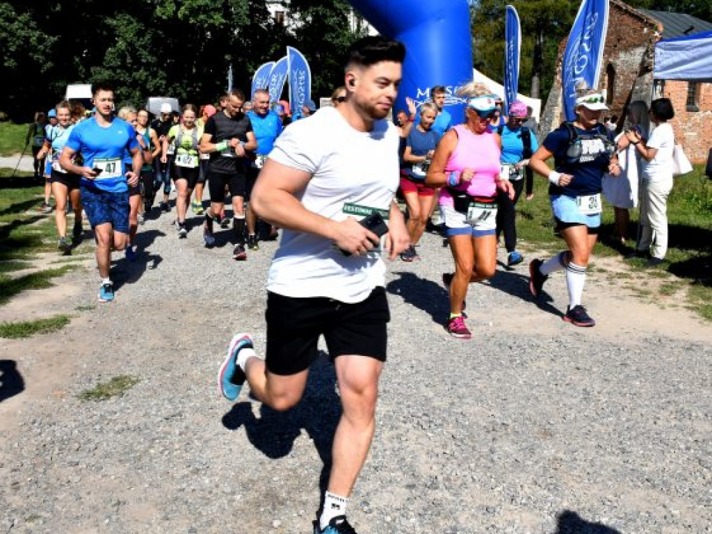 Zawodnicy z całego kraju na II Festiwalu Biegowym Sandomierskim Szlakiem Winiarskim [zdjęcia]
