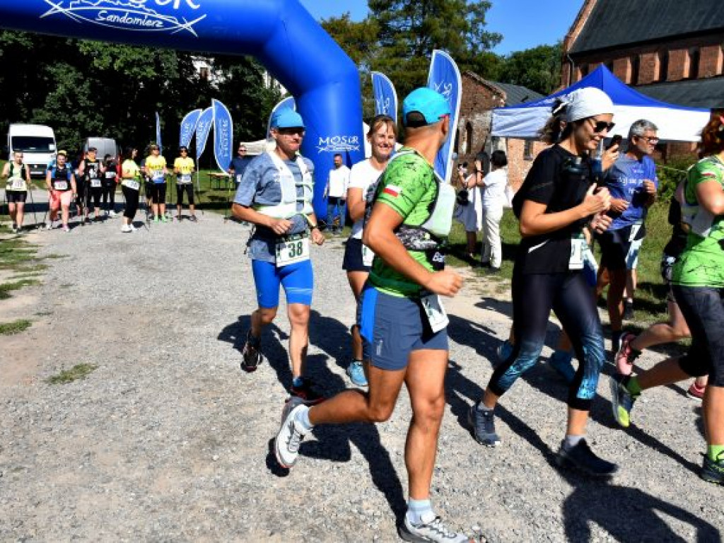 Zawodnicy z całego kraju na II Festiwalu Biegowym Sandomierskim Szlakiem Winiarskim [zdjęcia]