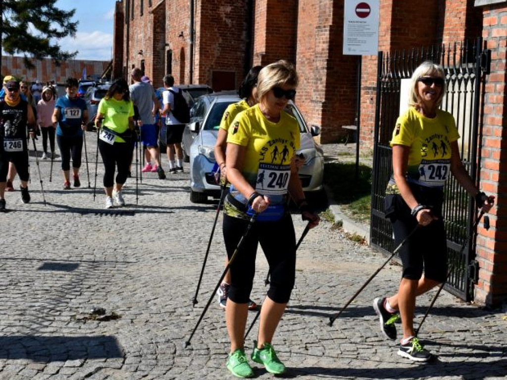 Zawodnicy z całego kraju na II Festiwalu Biegowym Sandomierskim Szlakiem Winiarskim [zdjęcia]