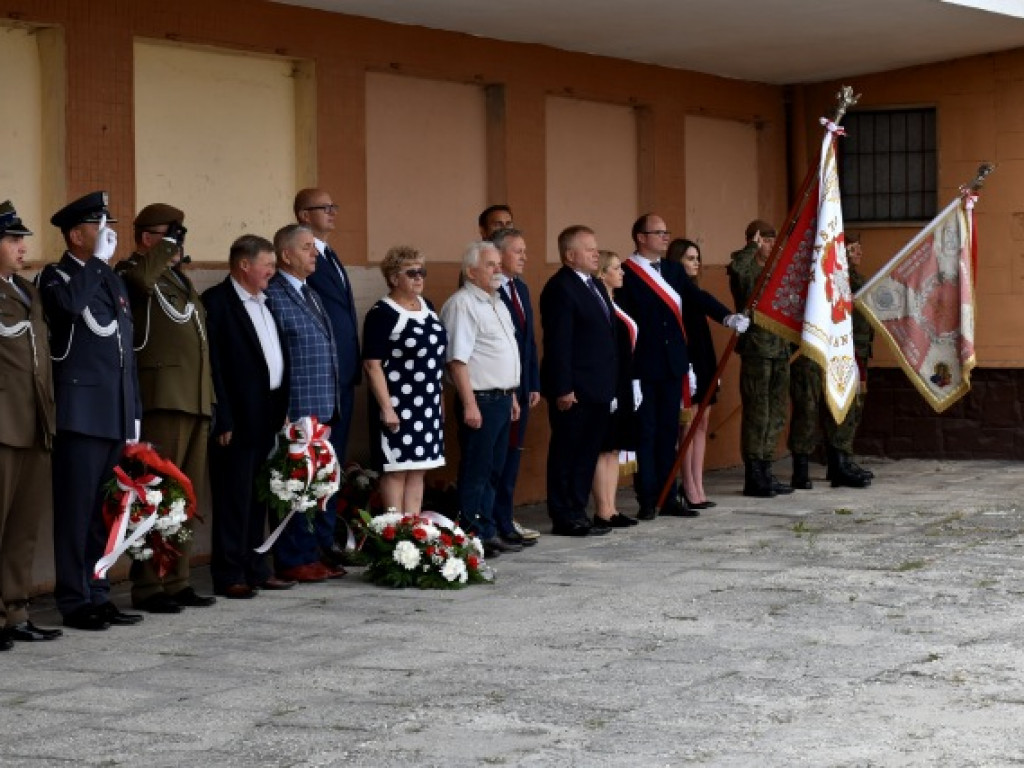 Sandomierzanie oddali hołd ofiarom niemieckiego nalotu na dworzec kolejowy [zdjęcia]