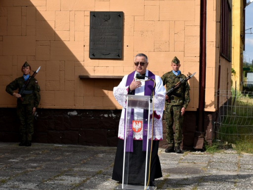 Sandomierzanie oddali hołd ofiarom niemieckiego nalotu na dworzec kolejowy [zdjęcia]