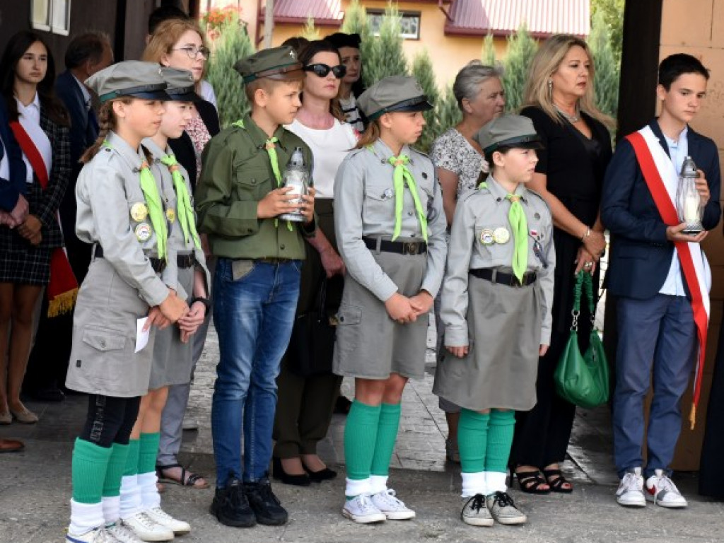 Sandomierzanie oddali hołd ofiarom niemieckiego nalotu na dworzec kolejowy [zdjęcia]