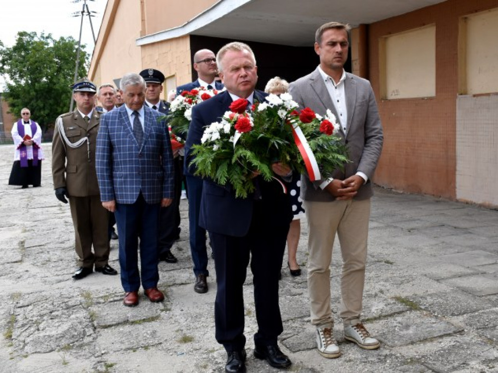 Sandomierzanie oddali hołd ofiarom niemieckiego nalotu na dworzec kolejowy [zdjęcia]